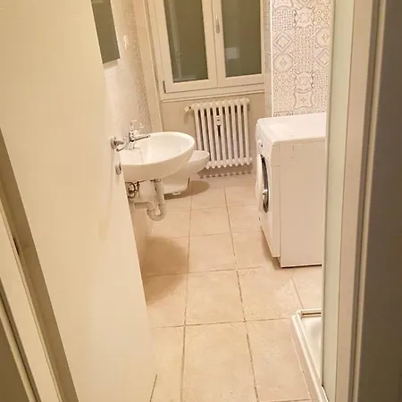 לינה וארוחת בוקר Corner House *